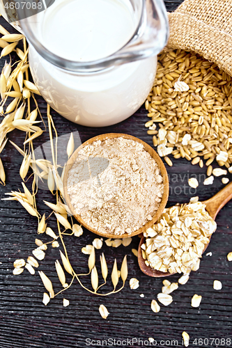 Image of Flour oat in bowl with grain on board top