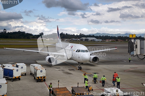 Image of Airplne arriving at the airport, connecting jetbridge