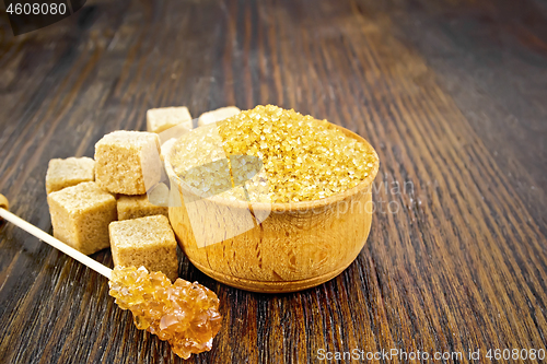 Image of Sugar brown in bowl on dark wooden board