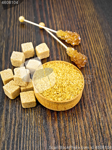 Image of Sugar brown in bowl and crystalline on dark board