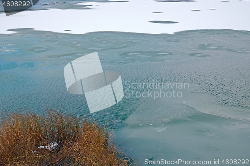 Image of Lake freezes in early winter