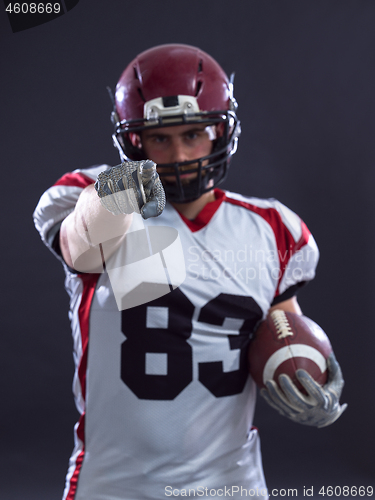 Image of American football player pointing