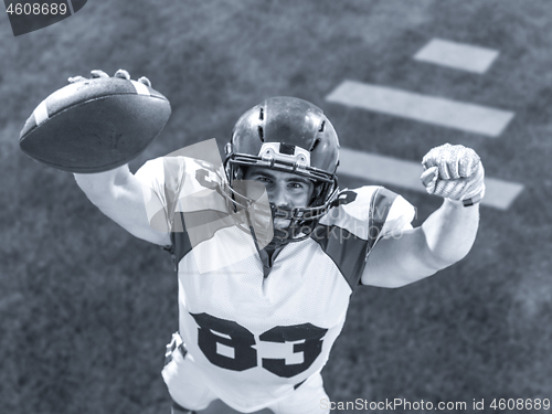 Image of american football player celebrating touchdown