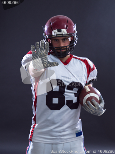 Image of American football player pointing