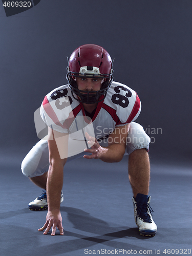 Image of American football player getting ready before starting