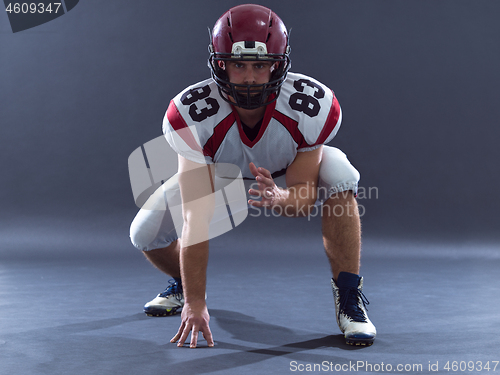 Image of American football player getting ready before starting