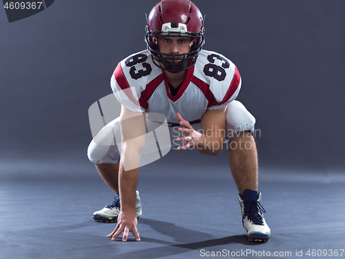 Image of American football player getting ready before starting