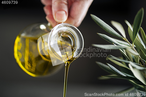 Image of Olive oil pouring