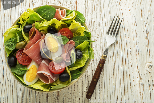 Image of Salad prosciutto egg