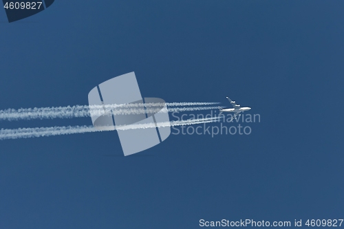 Image of Airliner at cruising altitude