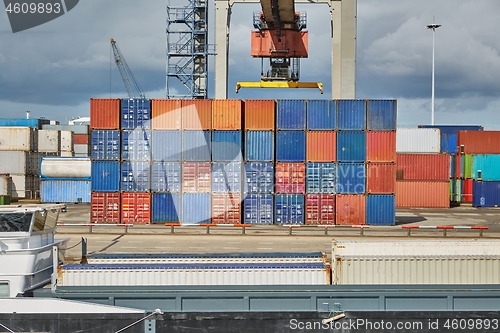 Image of Loading containers on a ship