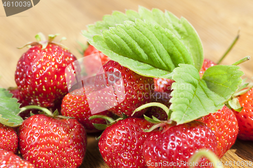 Image of fresh strawberries on table