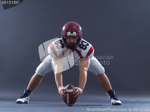 Image of American football player getting ready before starting