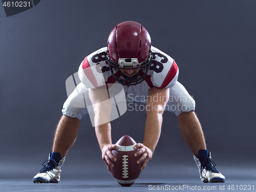 Image of American football player getting ready before starting