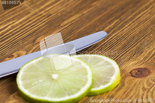 Image of lime and knife