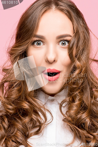 Image of Surprised happy beautiful woman looking in excitement.