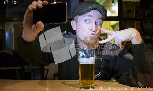 Image of Guy and phone in the bar