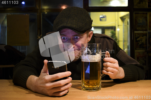 Image of Guy and phone in the bar