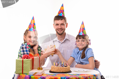 Image of Kids and dad drink juice at a birthday party