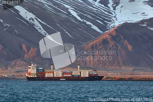 Image of Container ship arriving