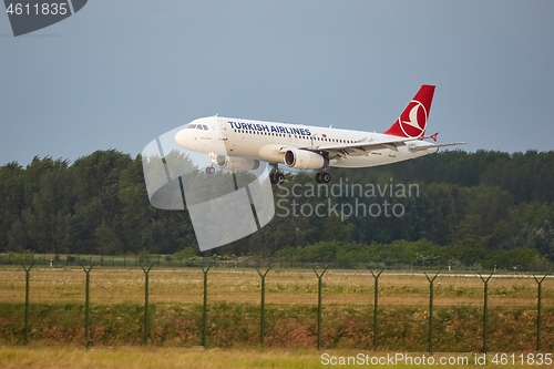 Image of Turkish Airliner Landing