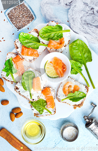 Image of bread with cheese and salmon