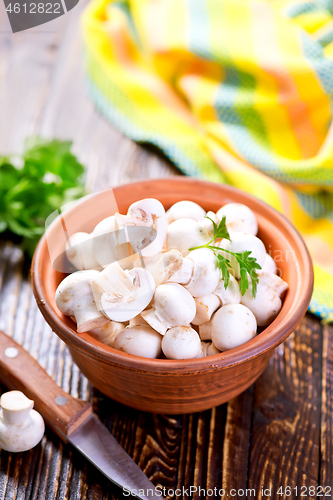 Image of raw mushrooms