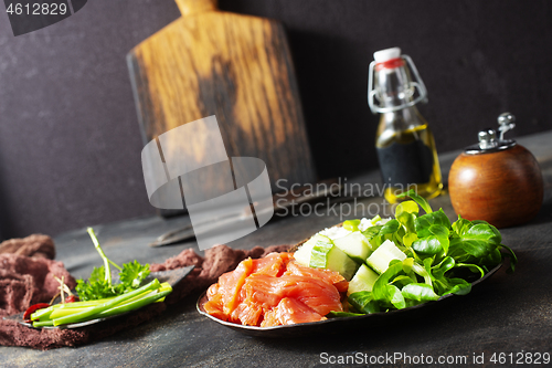 Image of salmon with bread and creamcheese 