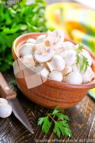 Image of raw mushrooms