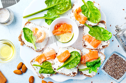 Image of bread with cheese and salmon