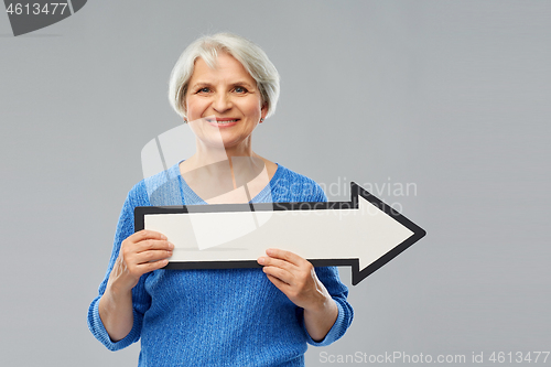 Image of smiling senior woman with big rightwards arrow