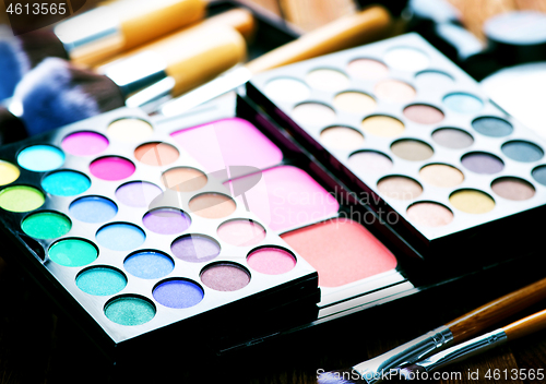 Image of Various makeup products 