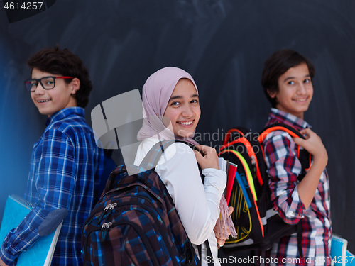 Image of Arab teenagers group