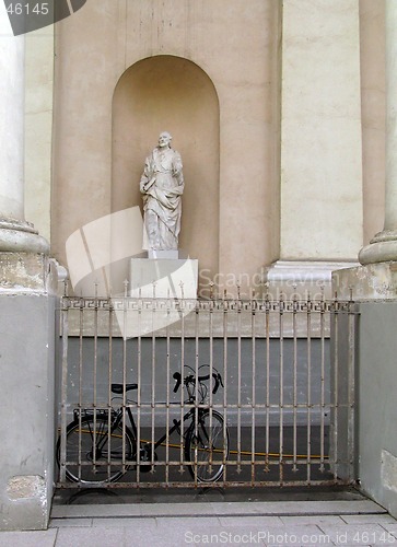 Image of Bicycle and sculpture