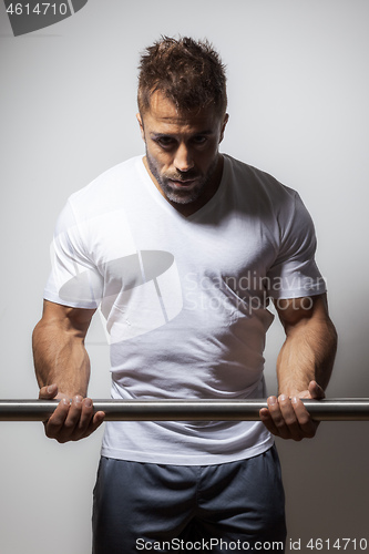Image of bearded bodybuilding man