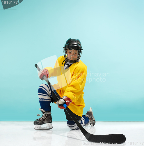 Image of A hockey player with equipment over a blue background