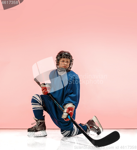 Image of A hockey player with equipment over a pink background