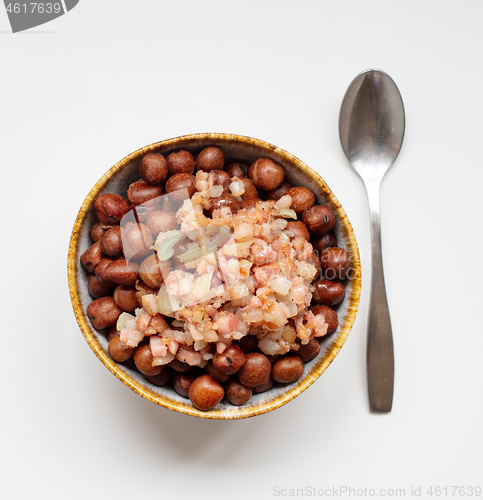 Image of bowl of boiled gray peas