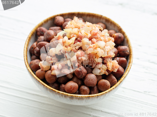 Image of bowl of boiled gray peas