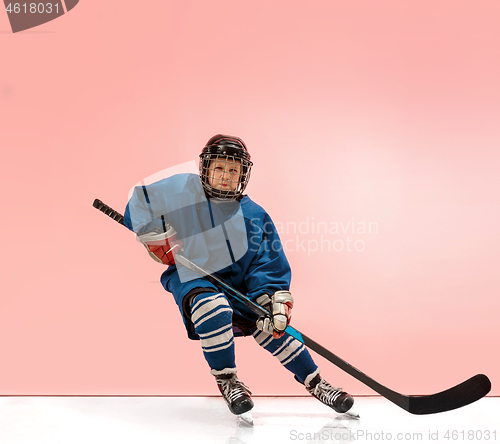 Image of A hockey player with equipment over a pink background