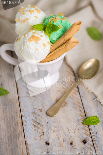 Image of Vanilla and mint ice cream in cup