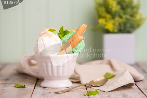 Image of Vanilla and mint ice cream in cup