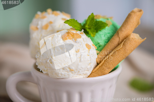 Image of Vanilla and mint ice cream in cup
