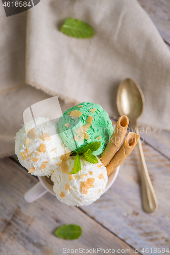 Image of Vanilla and mint ice cream in cup