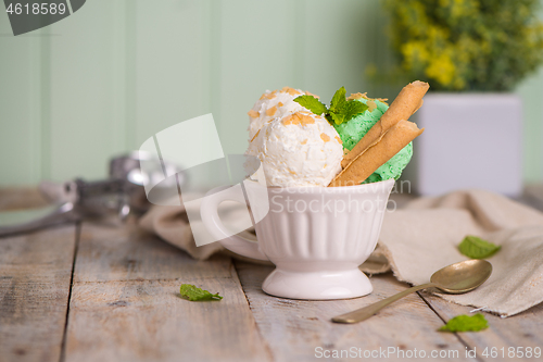 Image of Vanilla and mint ice cream in cup