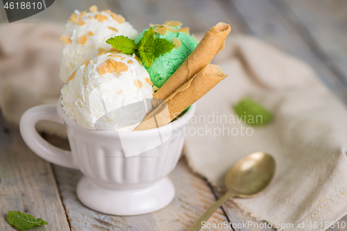 Image of Vanilla and mint ice cream in cup