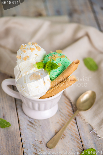 Image of Vanilla and mint ice cream in cup