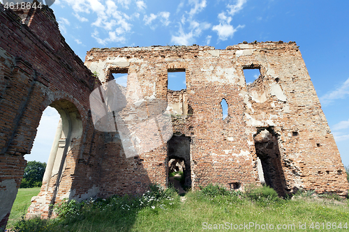 Image of ruined wall of the castle