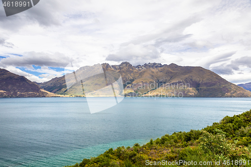 Image of lake Wakatipu in south New Zealand
