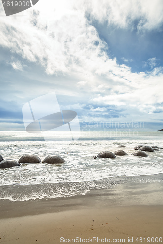 Image of boulders at the beach of Moeraki New Zealand